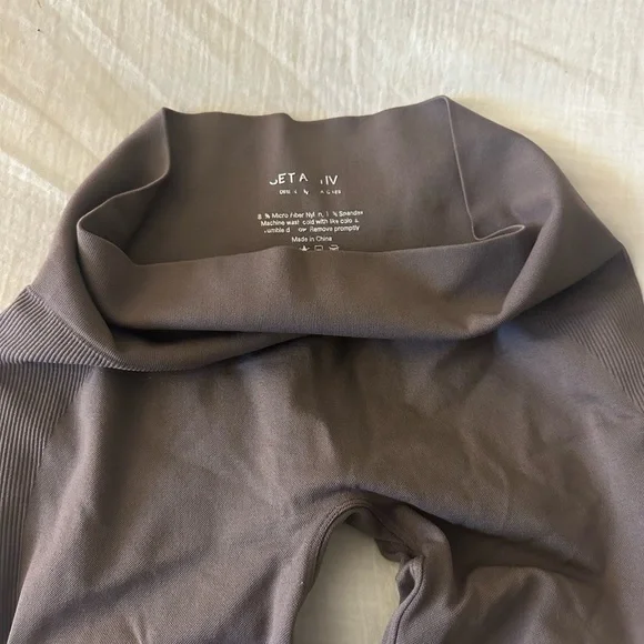 SET ACTIVE Sculptflex Leggings in Pepper (Light Chocolate Brown) - Size Medium - Picture 5 of 7